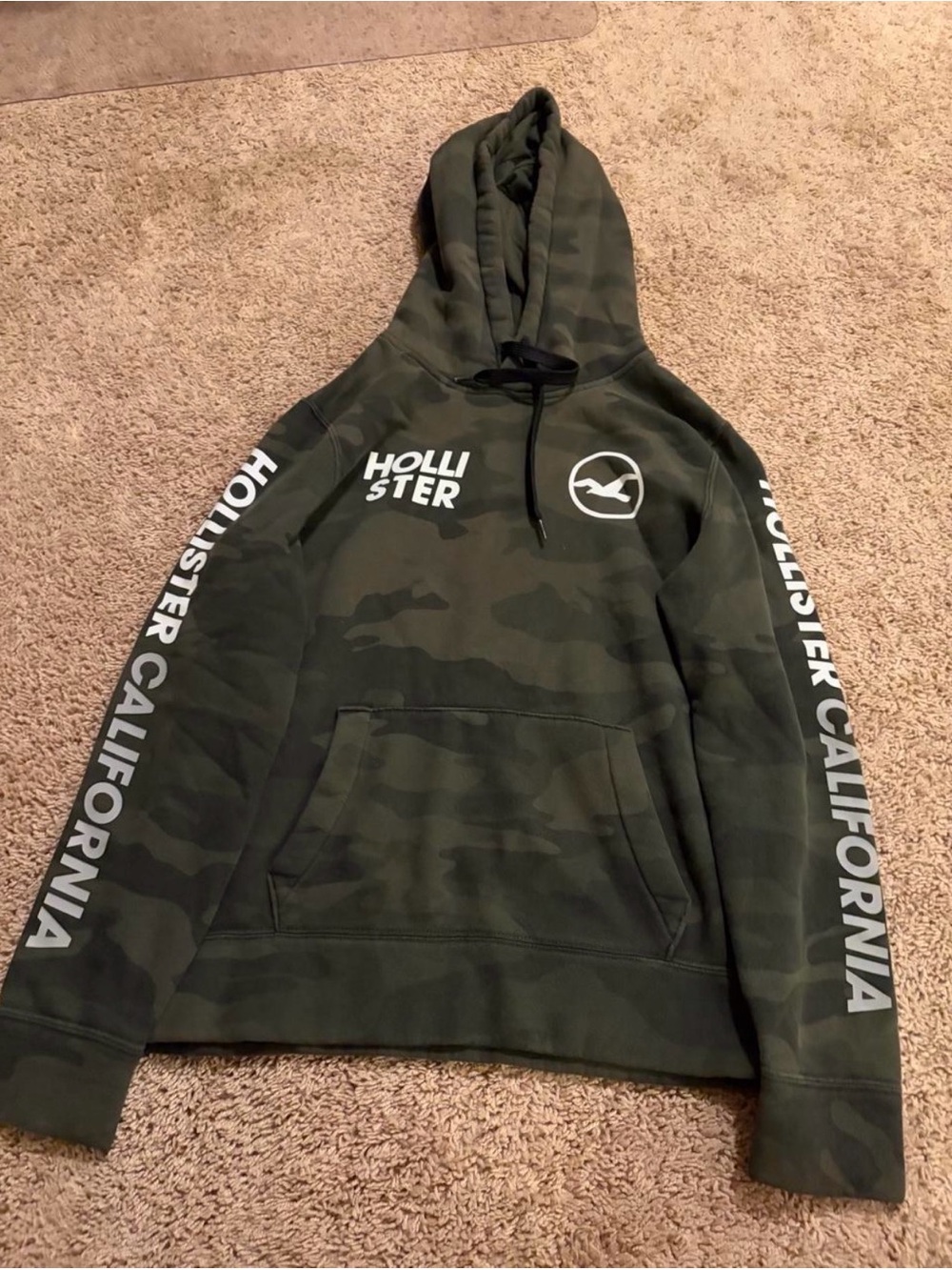 Hollister Men's Dark Green Camo Crewneck Hoodie